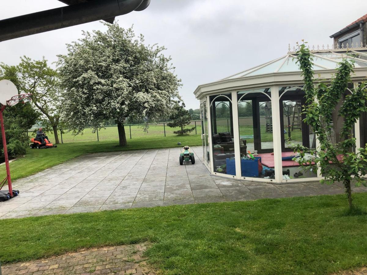 Slapen Bij De Zeeuwse Lala Bed & Breakfast IJzendijke Exterior foto