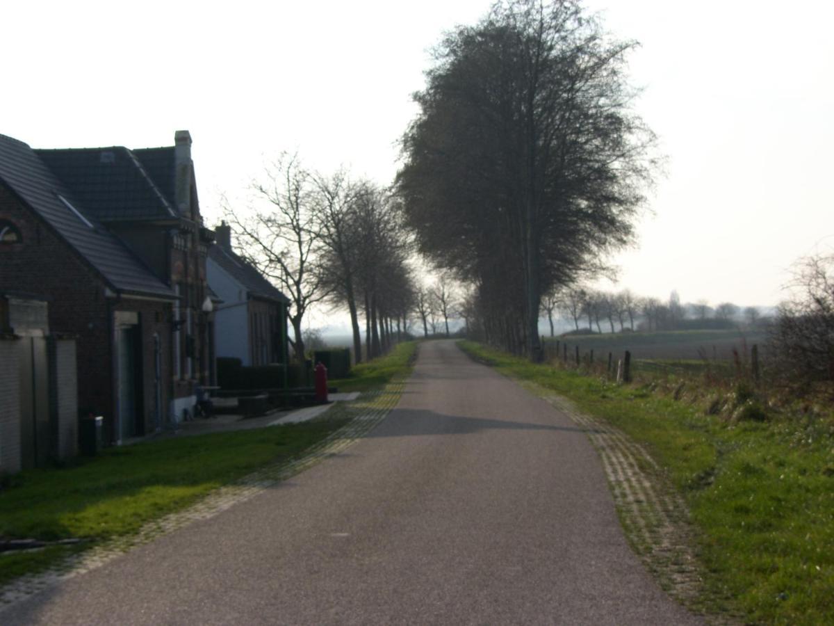 Slapen Bij De Zeeuwse Lala Bed & Breakfast IJzendijke Exterior foto