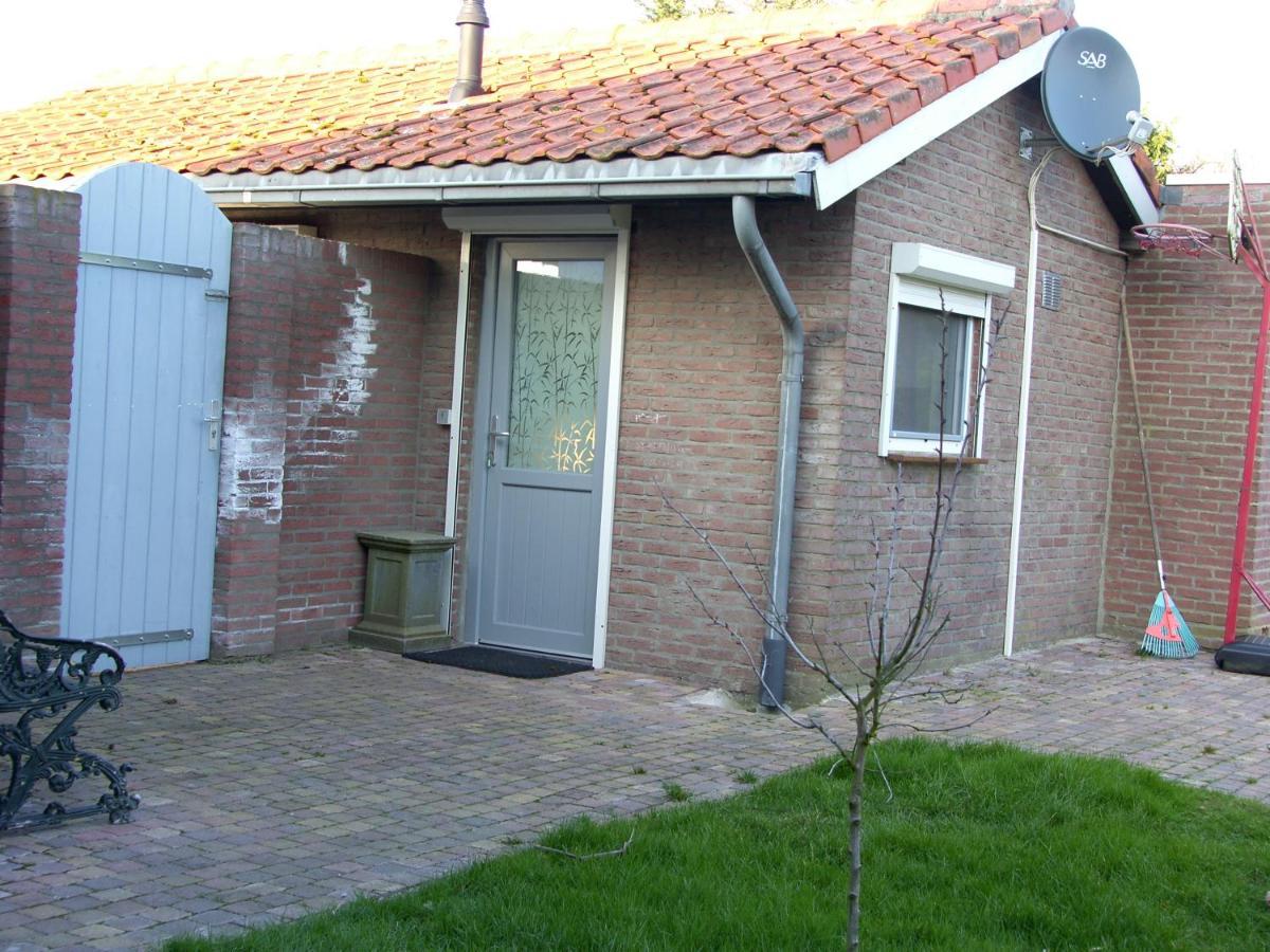 Slapen Bij De Zeeuwse Lala Bed & Breakfast IJzendijke Exterior foto