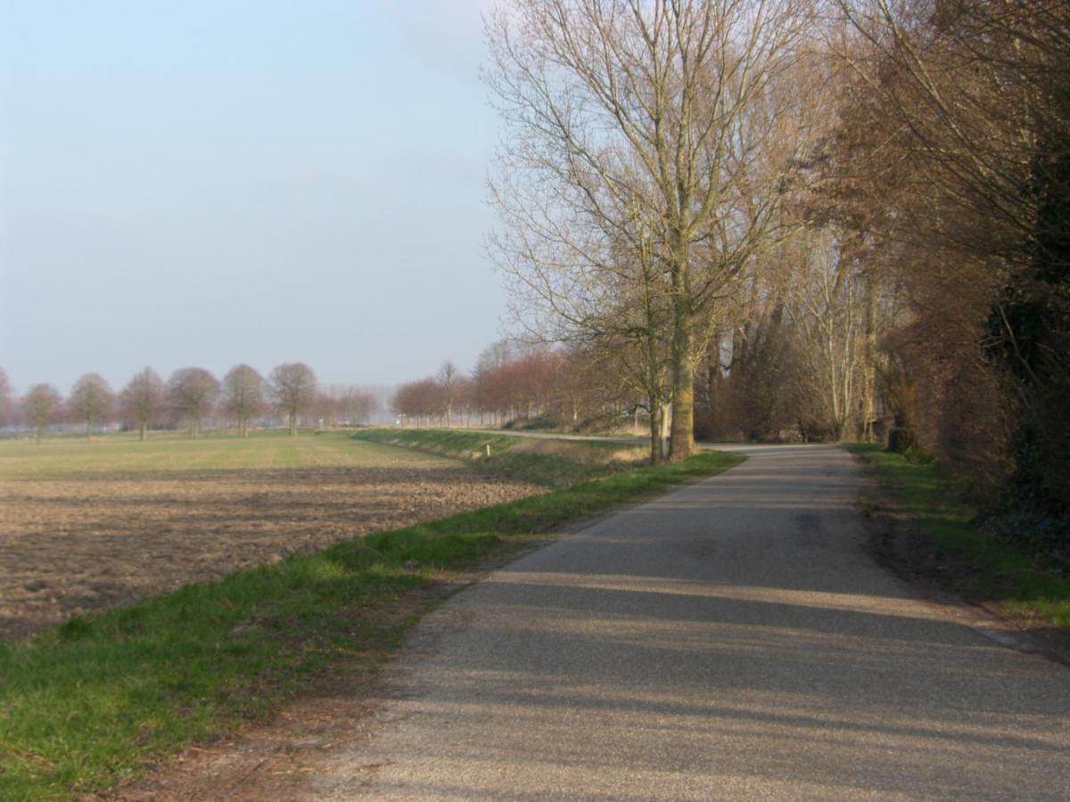 Slapen Bij De Zeeuwse Lala Bed & Breakfast IJzendijke Exterior foto