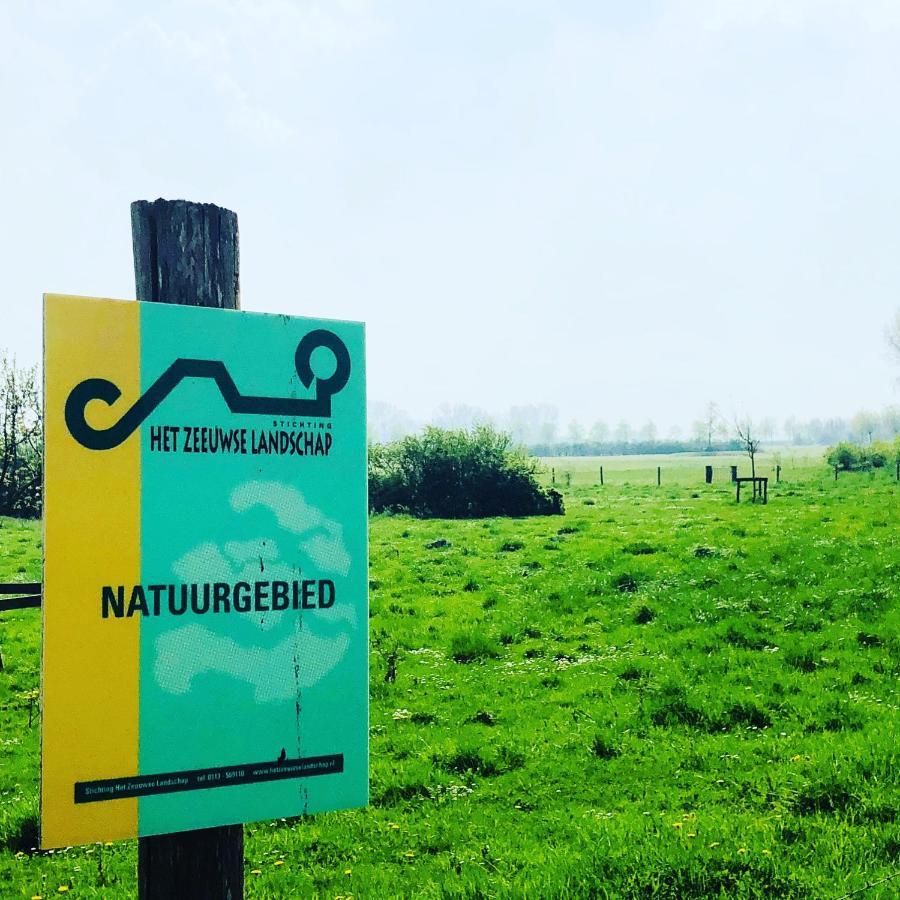 Slapen Bij De Zeeuwse Lala Bed & Breakfast IJzendijke Exterior foto