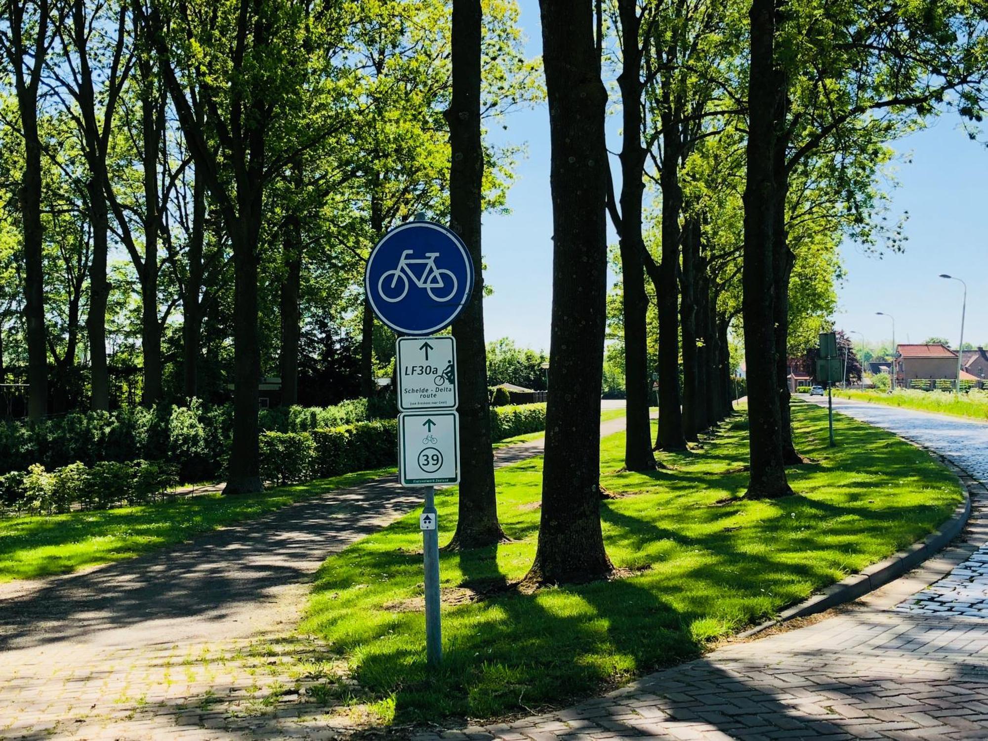 Slapen Bij De Zeeuwse Lala Bed & Breakfast IJzendijke Exterior foto