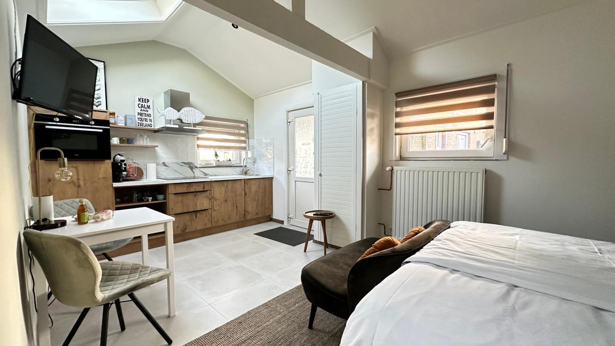 Slapen Bij De Zeeuwse Lala Bed & Breakfast IJzendijke Exterior foto