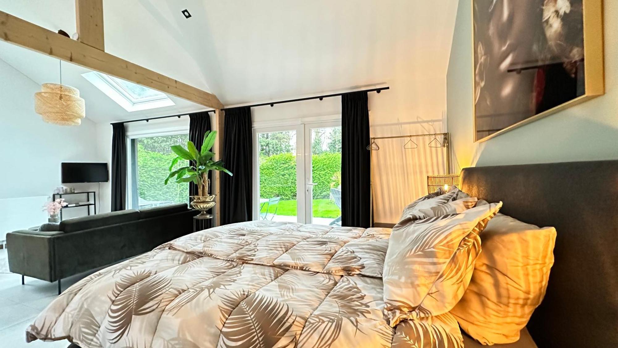 Slapen Bij De Zeeuwse Lala Bed & Breakfast IJzendijke Exterior foto